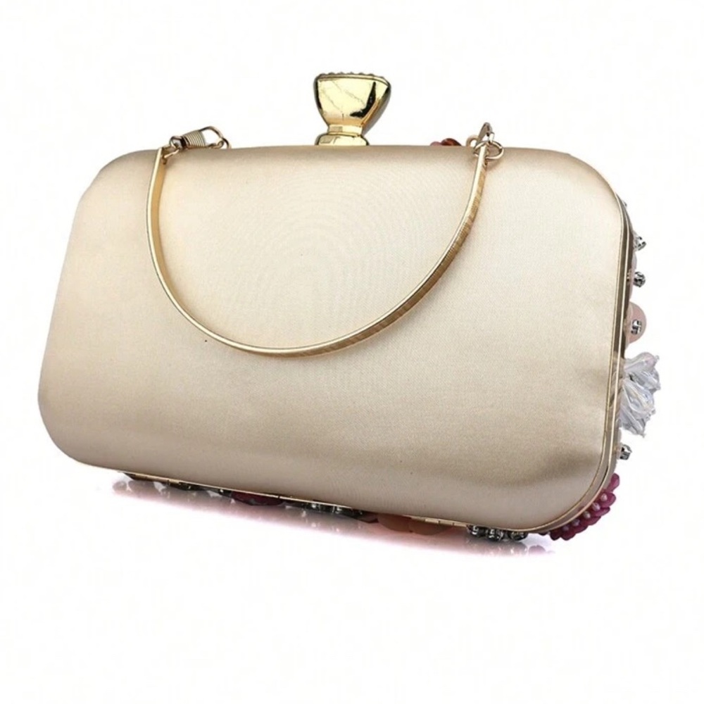 Unique Gorgeous Flowers Clutch 🔥 - Picture 7 of 8